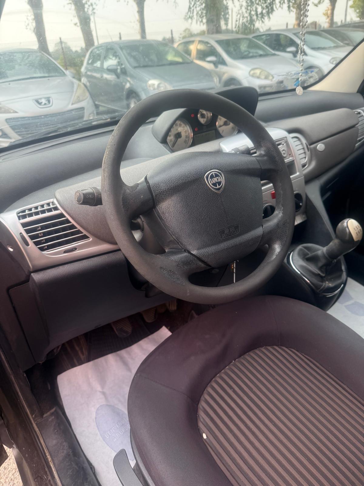 Lancia Ypsilon 1.3 MJT 75 CV Oro