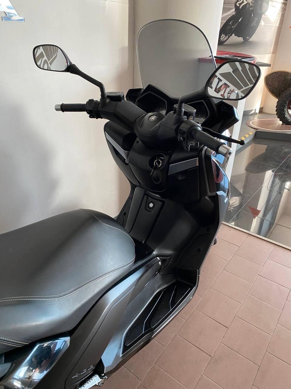 Yamaha X-Max 400