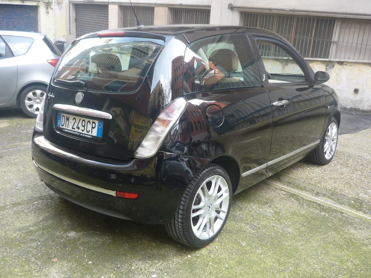 Lancia Ypsilon 1.4 16V Oro Giallo