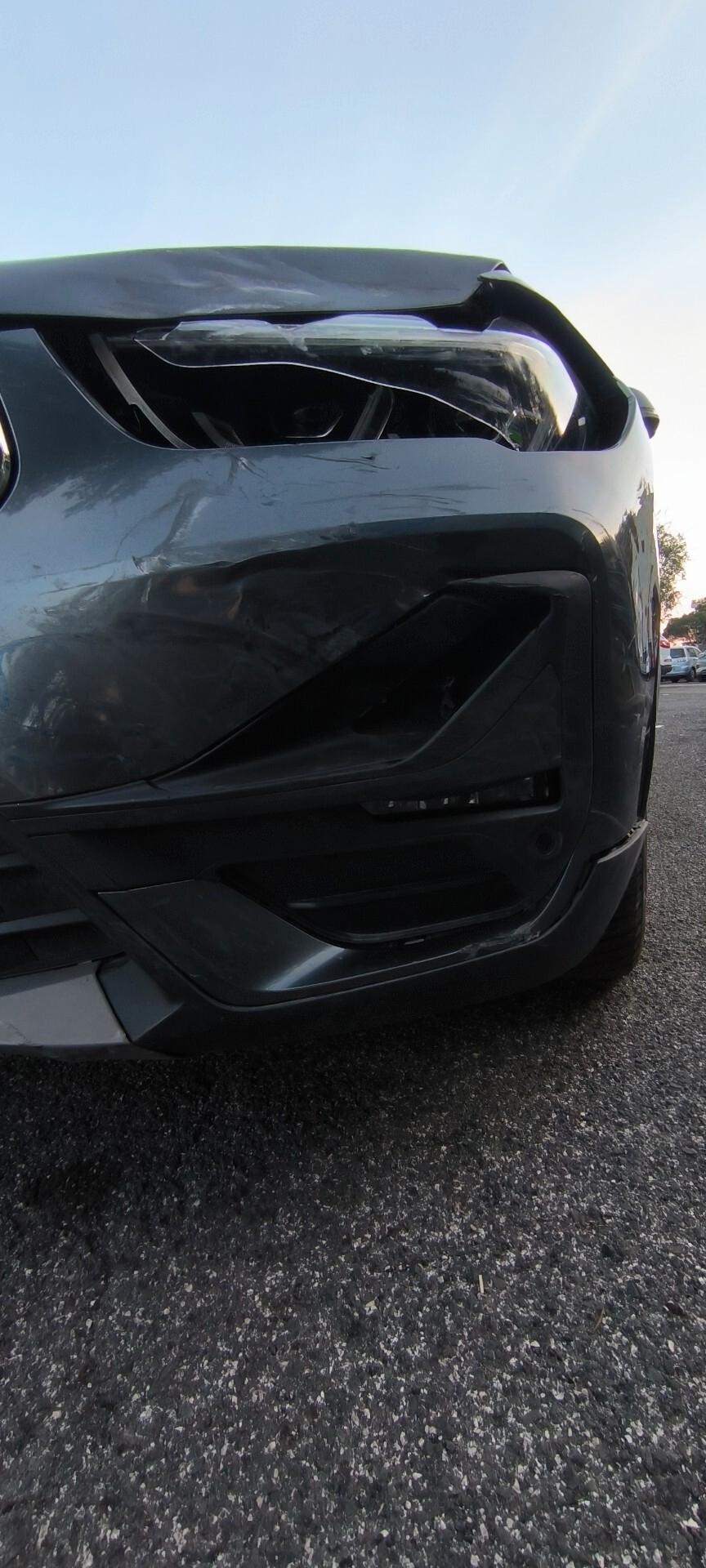 BMW X1 auto incidentata