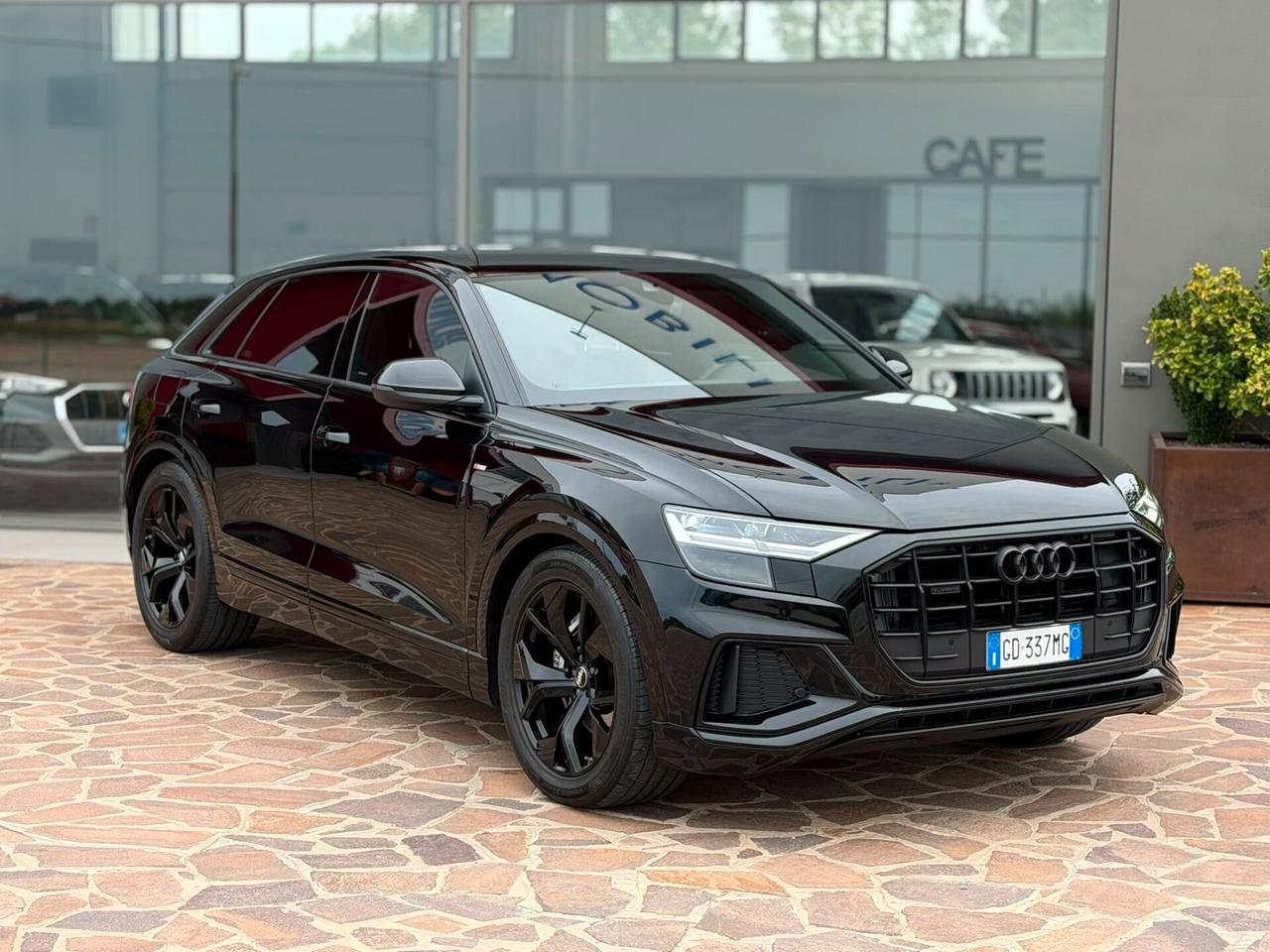 Audi Q8 45 3.0 TDI MHEV 231 CV quattro tiptronic s-line black edition