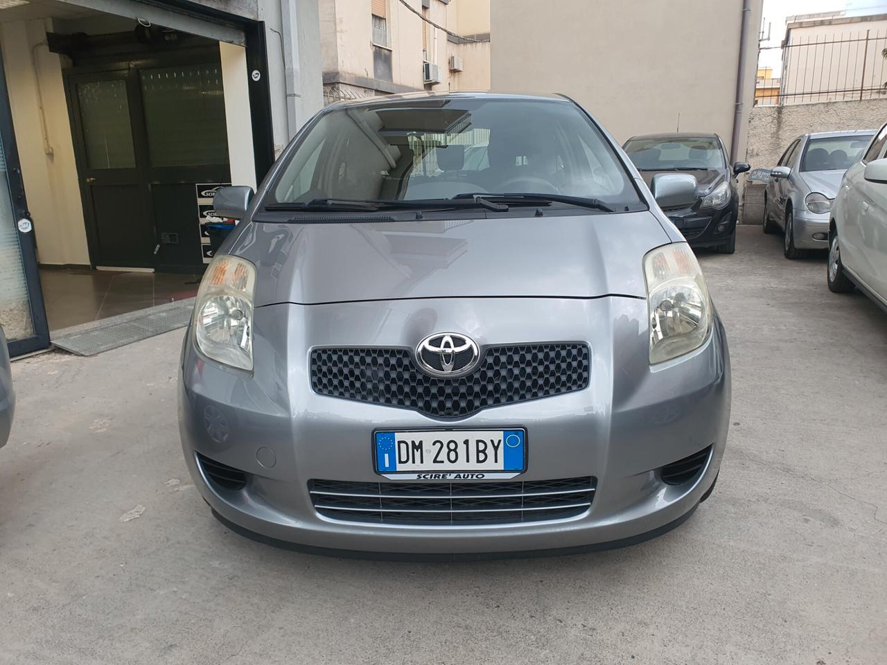 Toyota Yaris 1.0 benzina