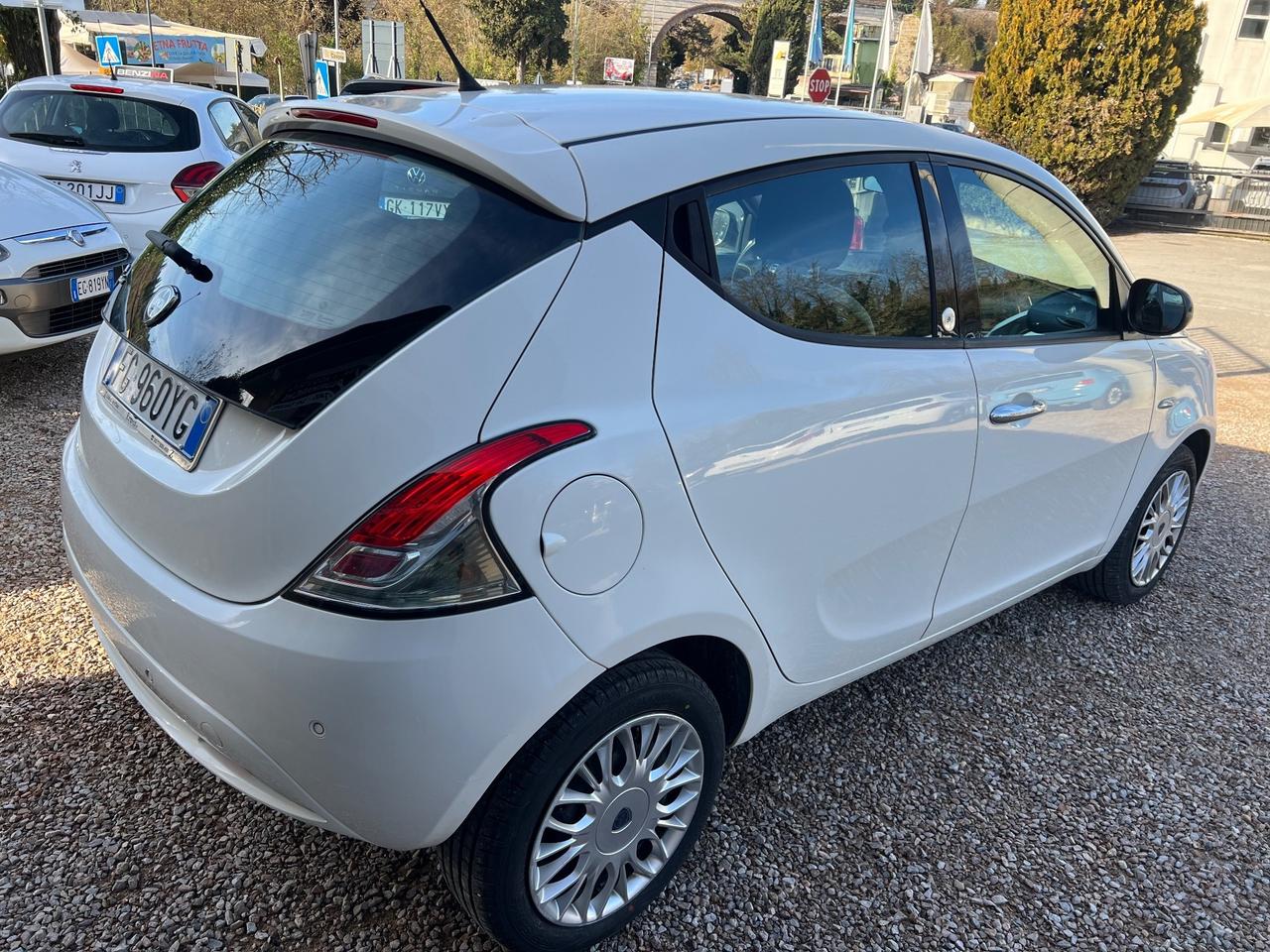 Lancia Ypsilon 1.2 69 CV 5 porte GPL Ecochic Silver