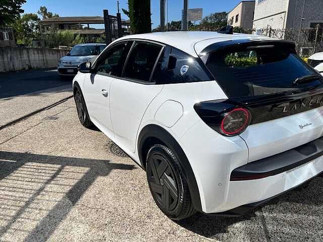 Lancia Ypsilon Hybrid e-DCT