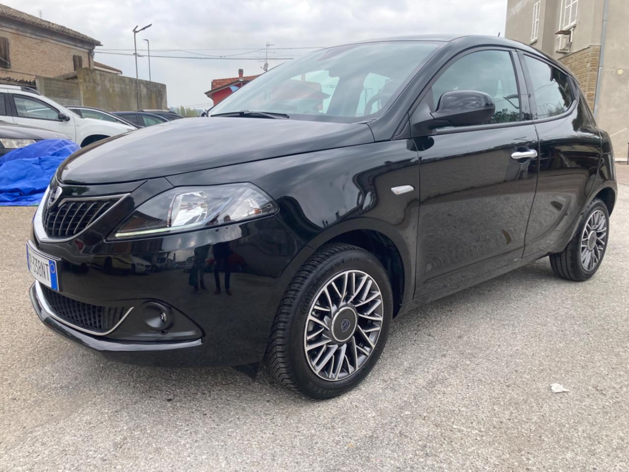 Lancia Ypsilon 1.0 FireFly 5 porte S&S Hybrid Oro