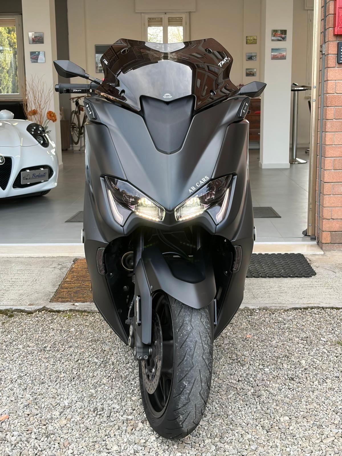 Yamaha TMAX 560 TOTAL BLACK PERMUTE