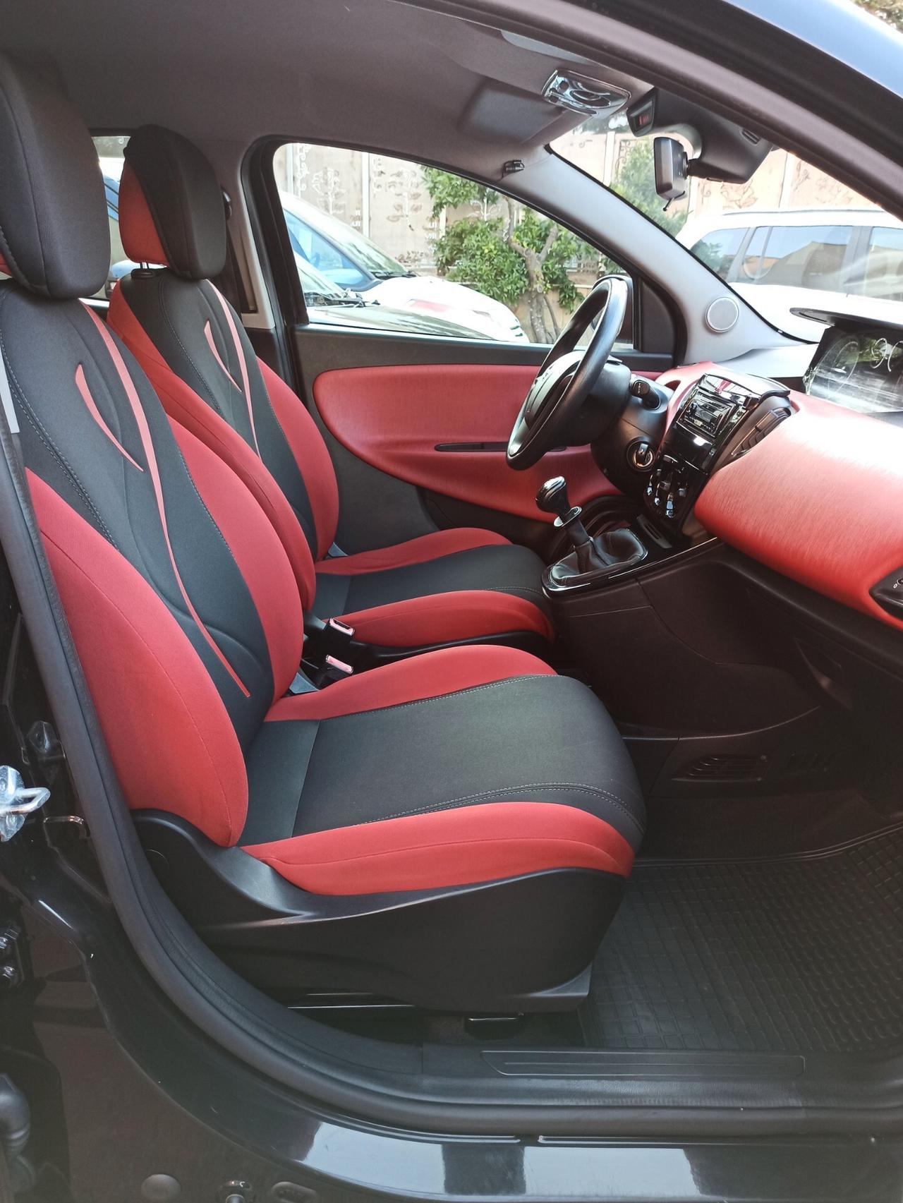 Lancia Ypsilon 1.2 69 CV 5 porte S&S Silver