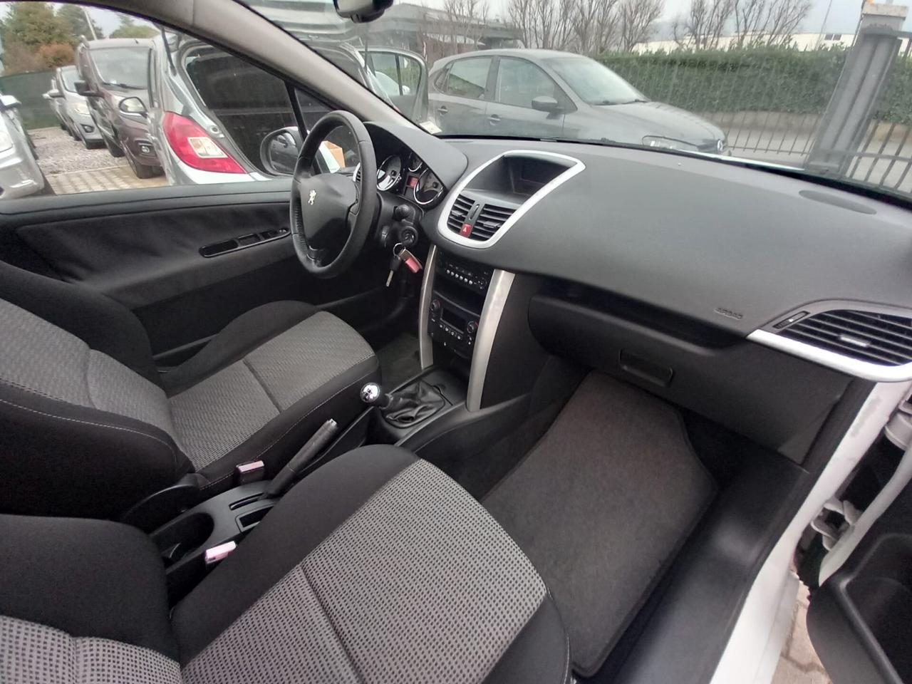 PEUGEOT 207 1,4 BENZINA- OK NEOPATENTATI