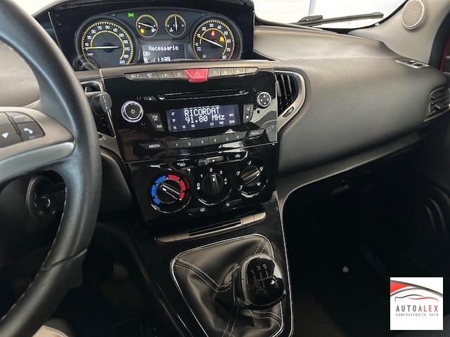 LANCIA - Ypsilon 1.2 8v 5p momo NEOPATENTATI