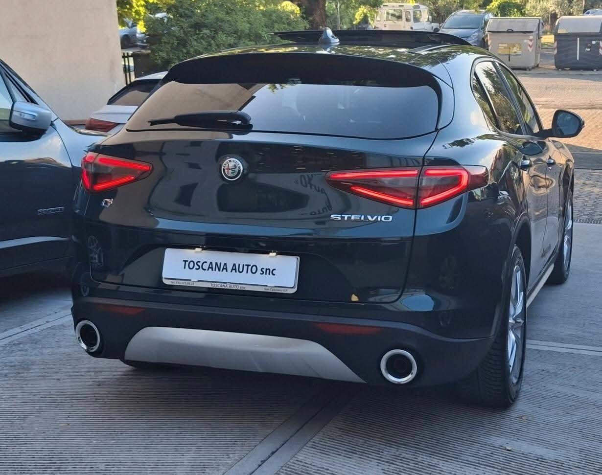 Alfa Stelvio 210 CV AT8 Q4 tetto panoramico