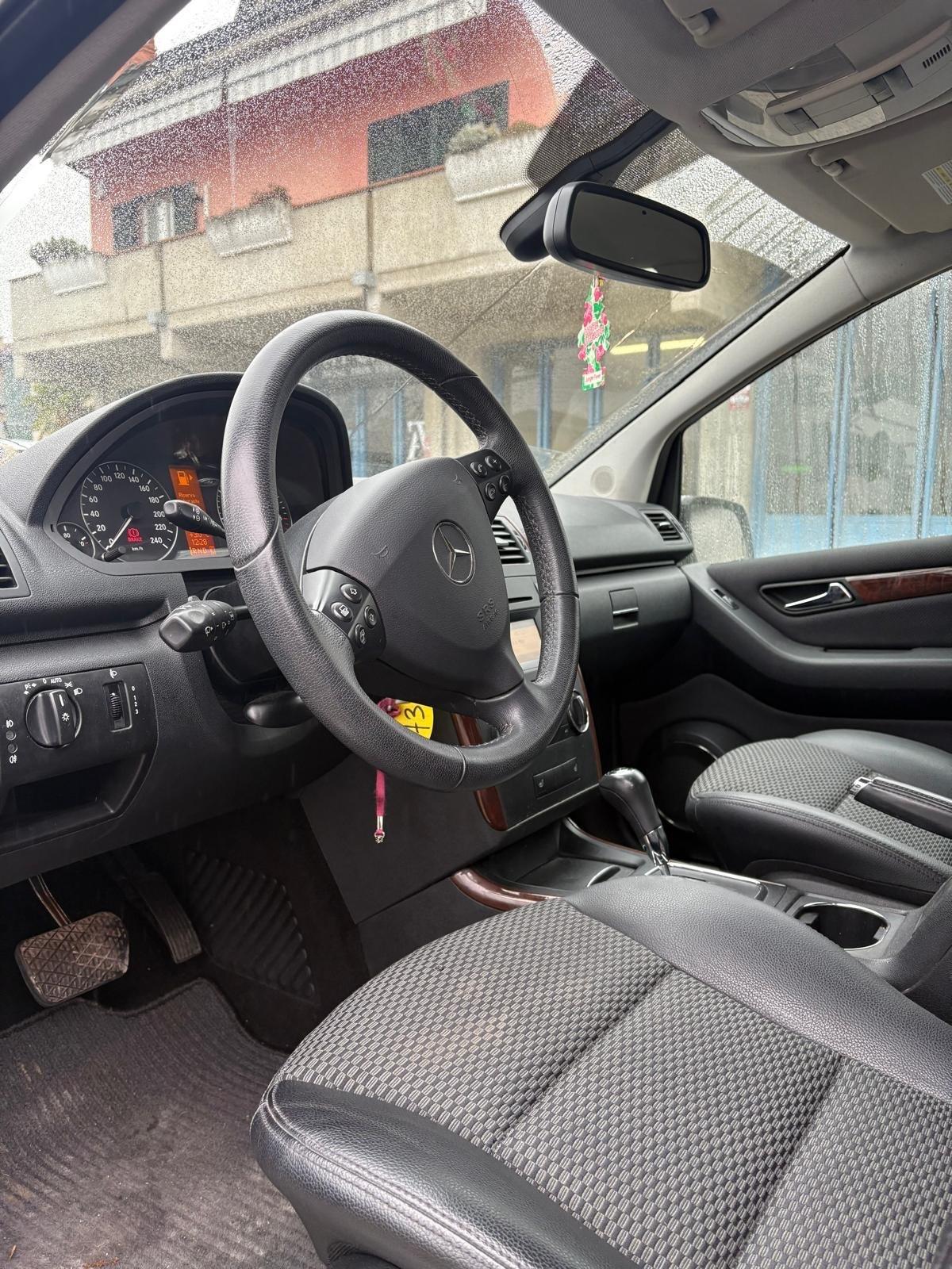 Mercedes-benz A 150 BlueEFFICIENCY Avantgarde