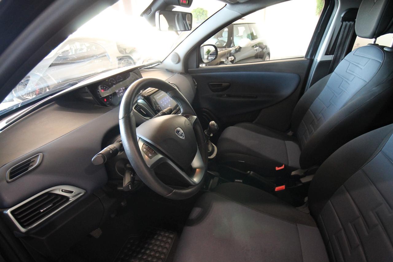 LANCIA YPSILON 1.0 70 CV HYBRID AZIENDALE