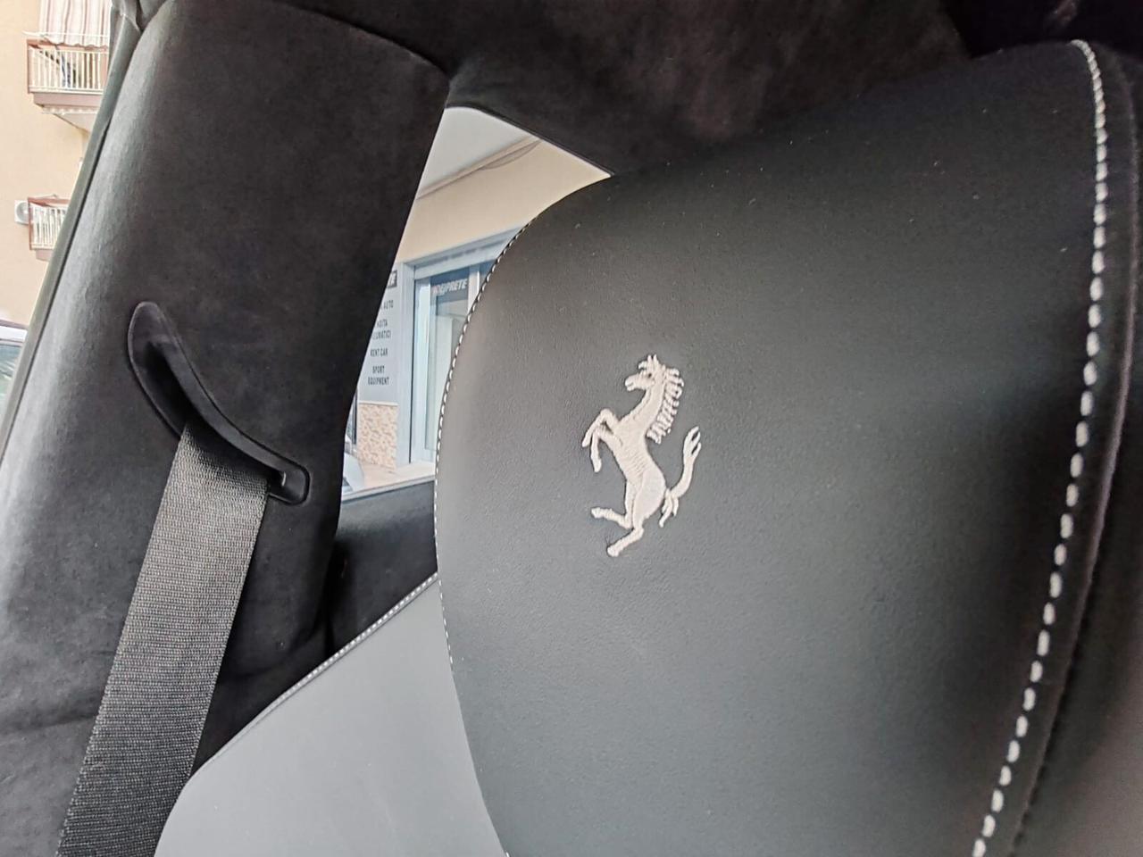 Ferrari Purosangue V12 DCT 4WD*Pano*Black