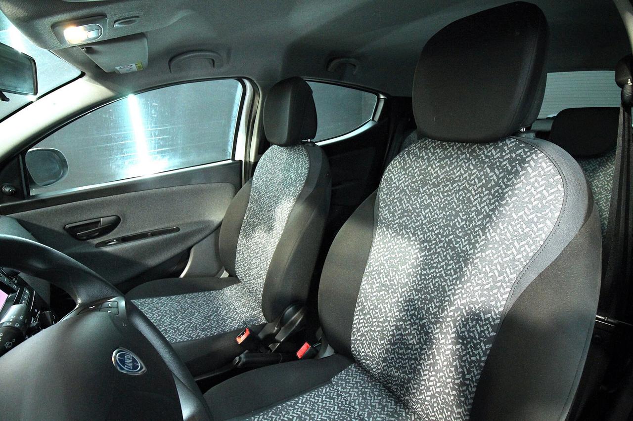 LANCIA YPSILON 1.0 70 CV HYBRID SILVER