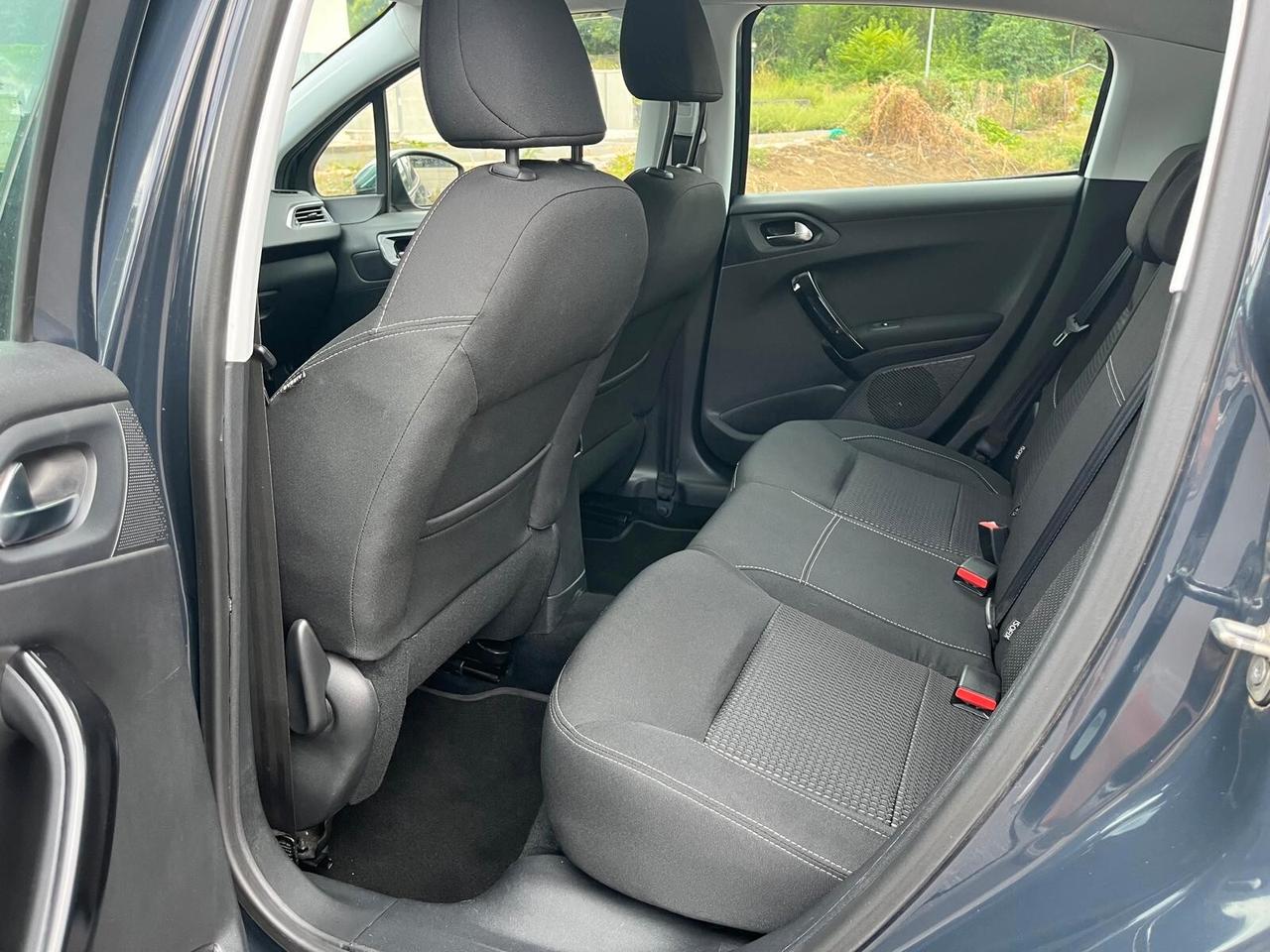 Peugeot 208 PureTech 82 5 porte Allure