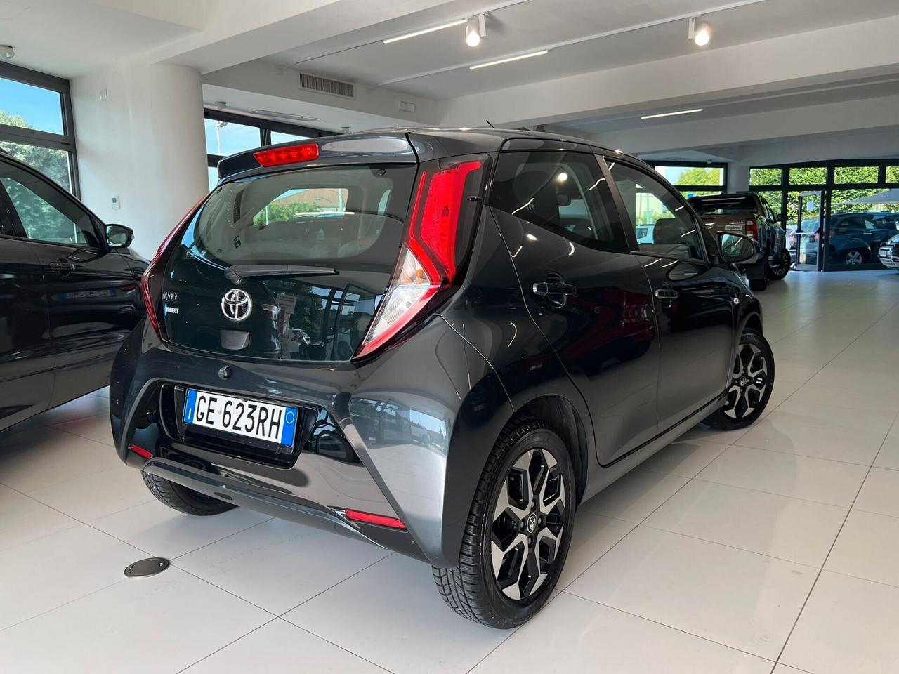 Toyota Aygo Connect 1.0 VVT-i 72 CV 5 porte x-fun
