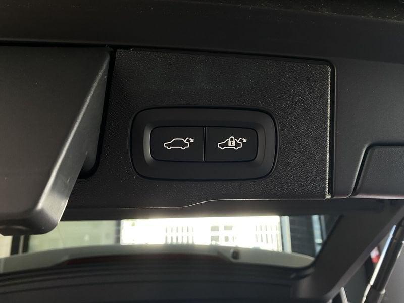 Volvo XC60 Recharge T6 253+145 CV AWD Plug-in Hybrid Automatica Recharge Ultra Dark