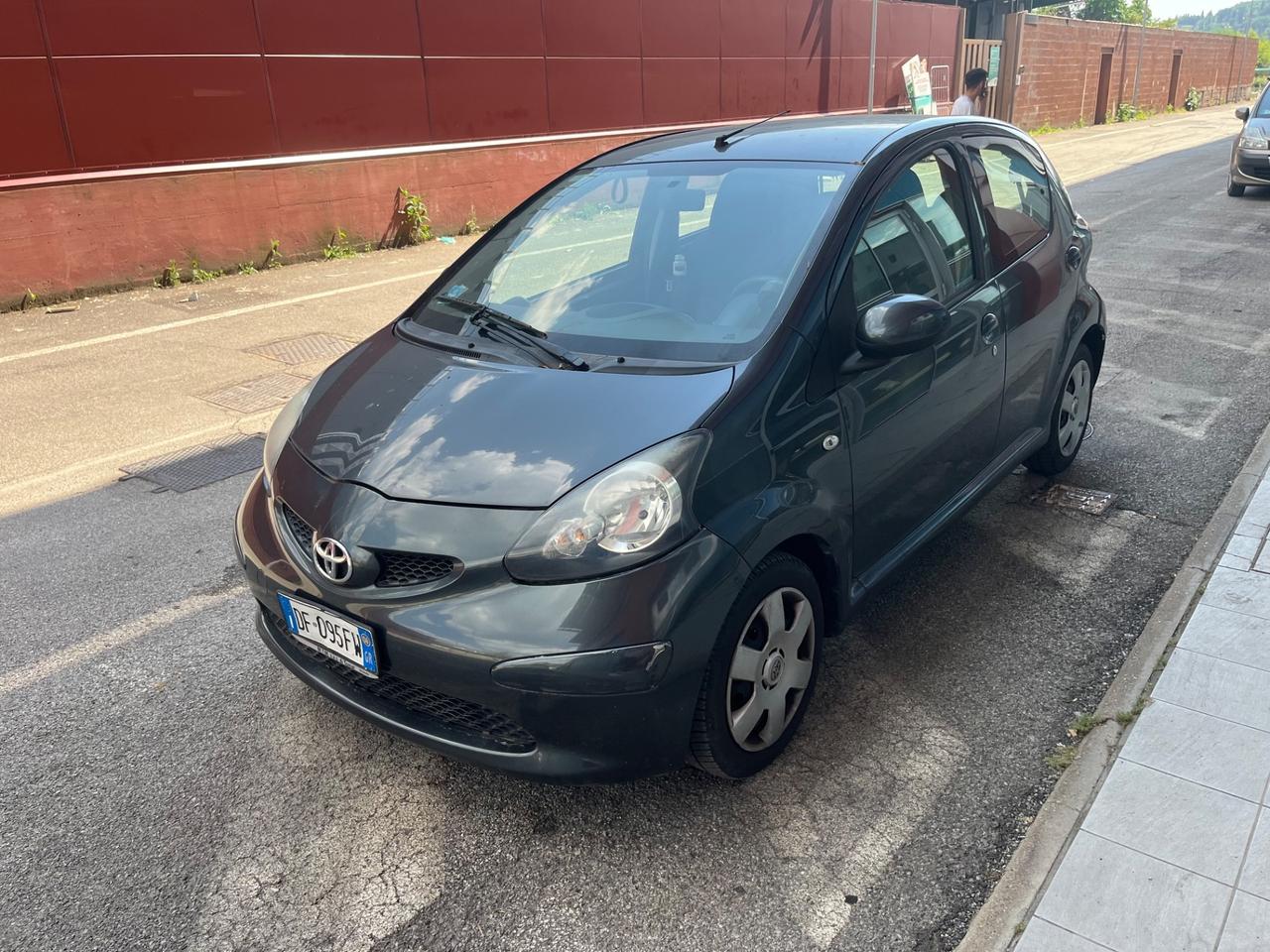 Toyota Aygo 1.0 12V VVT-i 5 porte ok neopatentati
