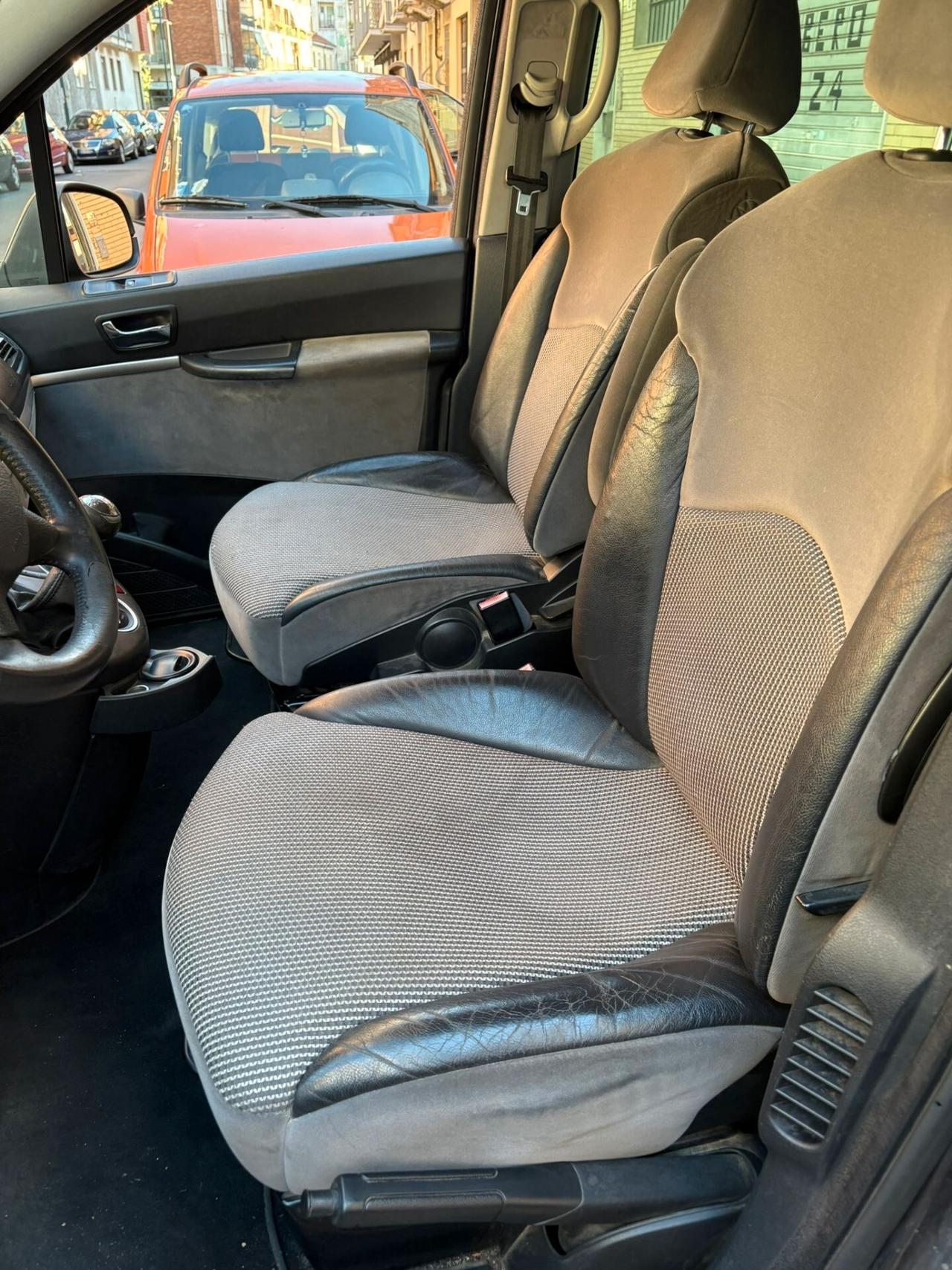 Peugeot 807 2.0 HDi 136CV ST