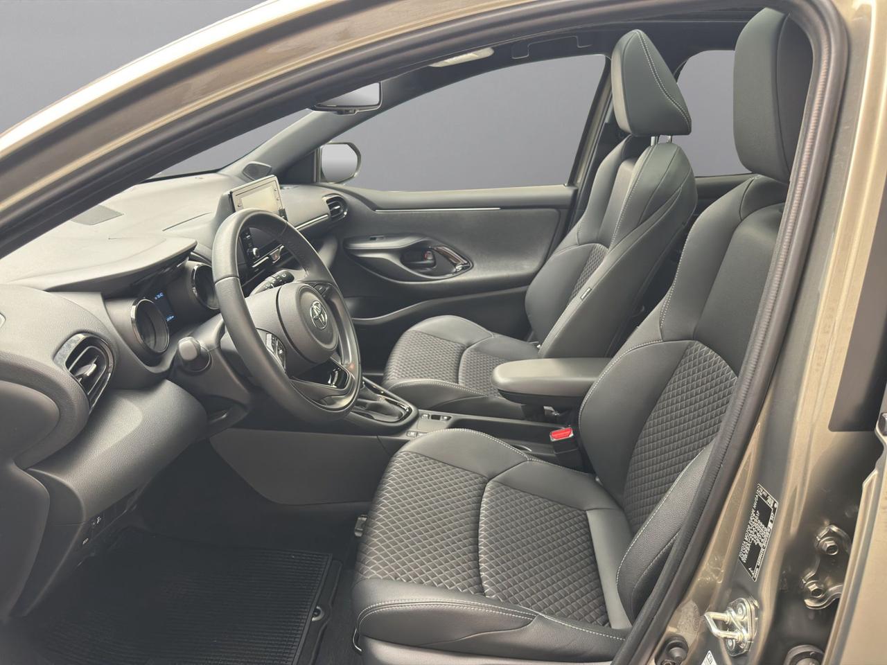 Toyota Yaris 1.5h Lounge