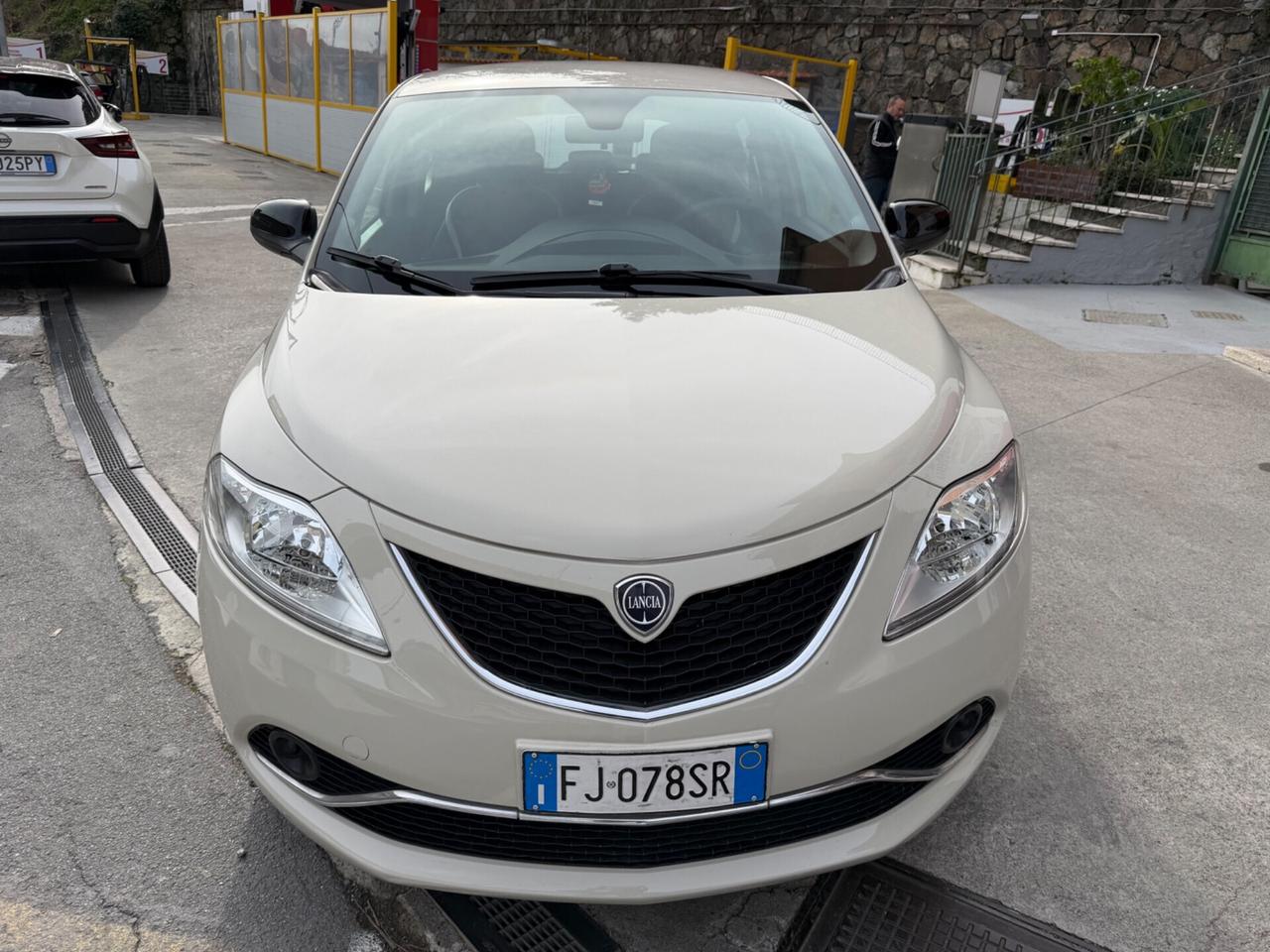 LANCIA YPSILON 1.2 NEOPATENTATI KM 26 MILA !!!