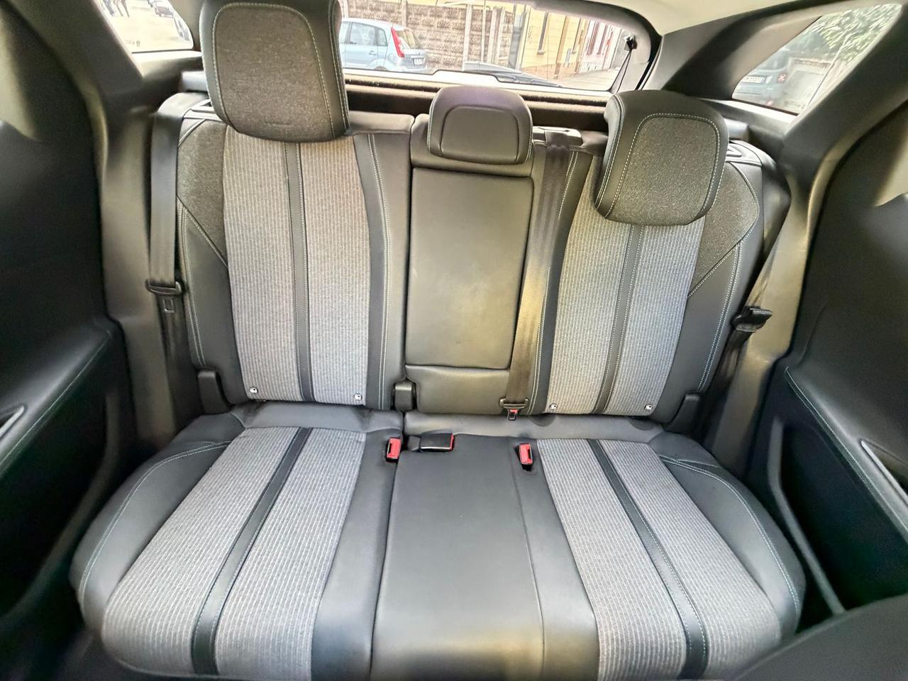 Peugeot 3008 Allure Pack 1.5 Blue HDI 130 #50512