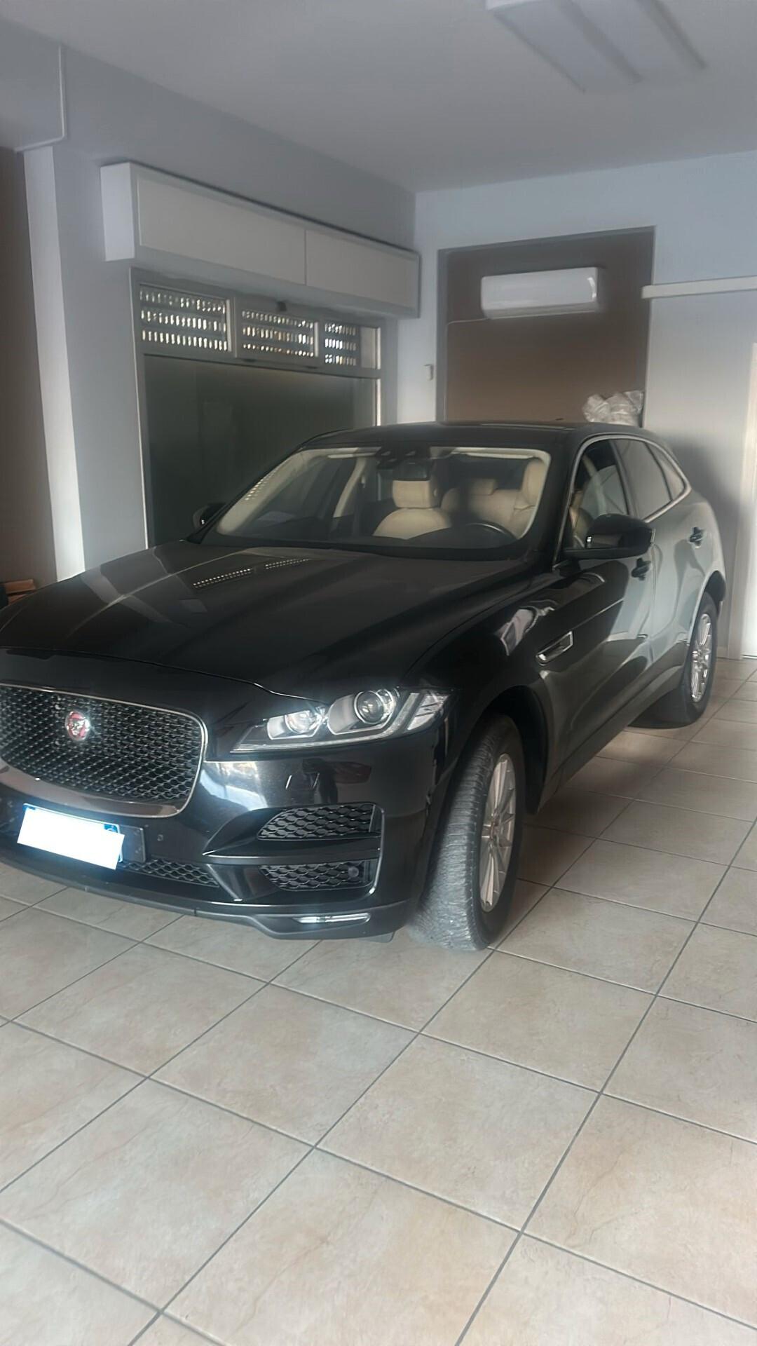 Jaguar F-Pace 2.0 D 180 CV AWD Prestige