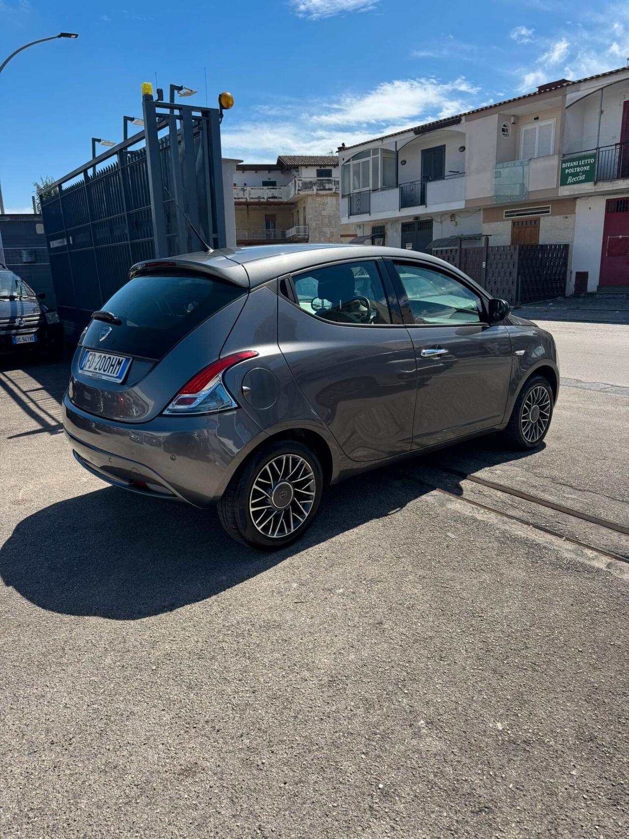 Lancia Ypsilon 1.2 69 CV 5 porte Gold