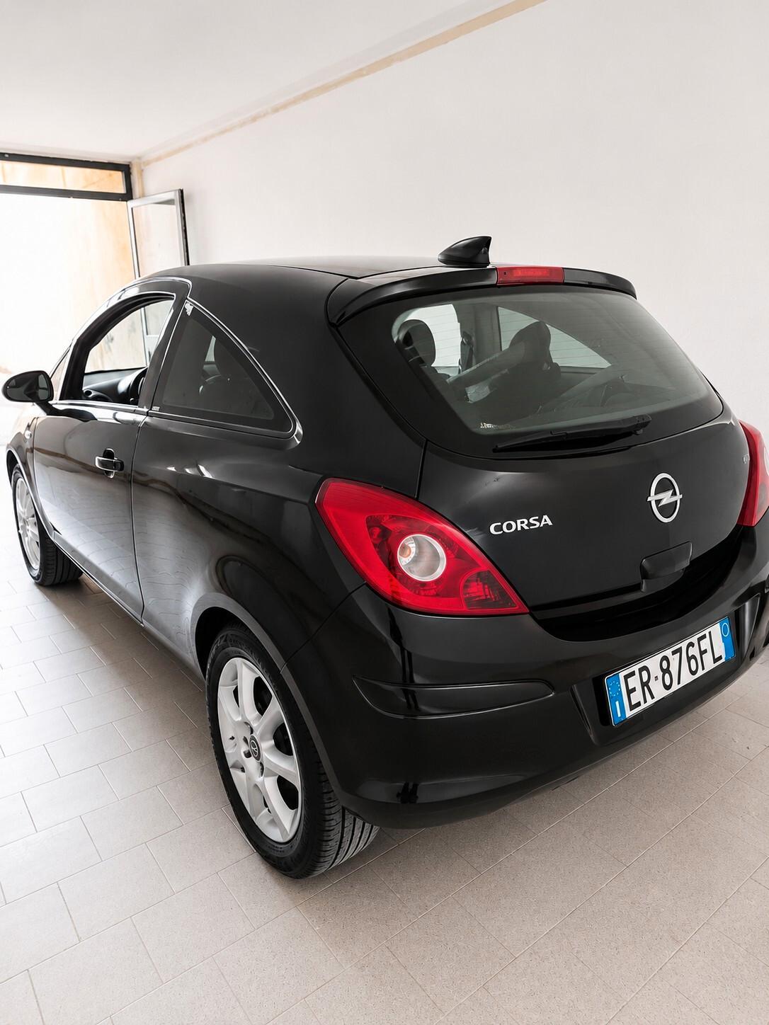 Opel Corsa 1.2 85CV 3 porte GPL-TECH b-color