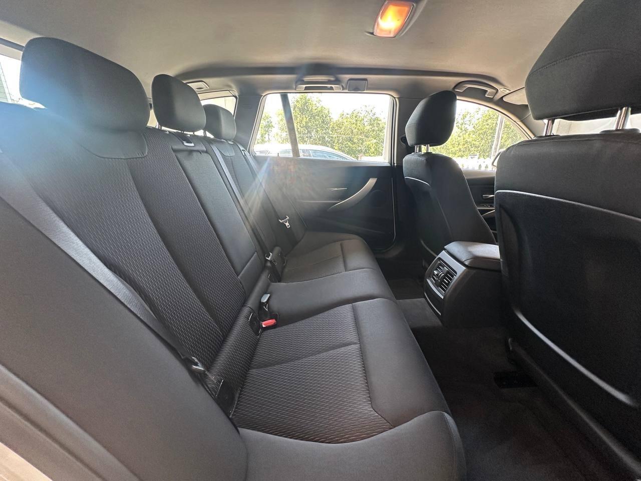 BMW 316d - Book Service Completo
