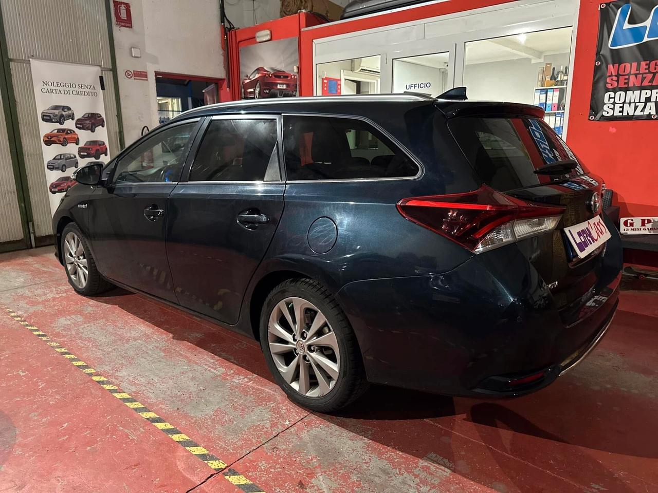 Toyota Auris Touring Sports 1.8 Hybrid Lounge