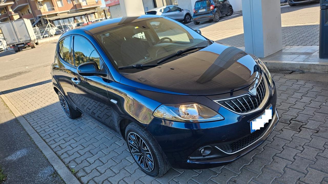 Lancia Ypsilon 1.0 FireFly 5 porte S&S Hybrid Ecochic Gold STUPENDA, SENSORI PARK, VOLANTE MULTIFUNZIONE, SCHERMO DIGITALE GRANDE!!!!