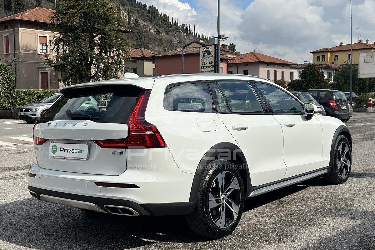 VOLVO V60 Cross Country B4 (d) AWD automatico Ultimate