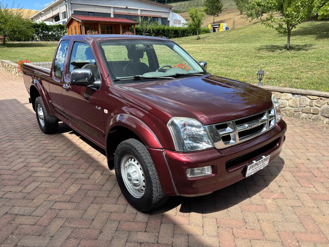 Isuzu D-Max 3.0 TD cat Space Cab 4WD Pick-up LS