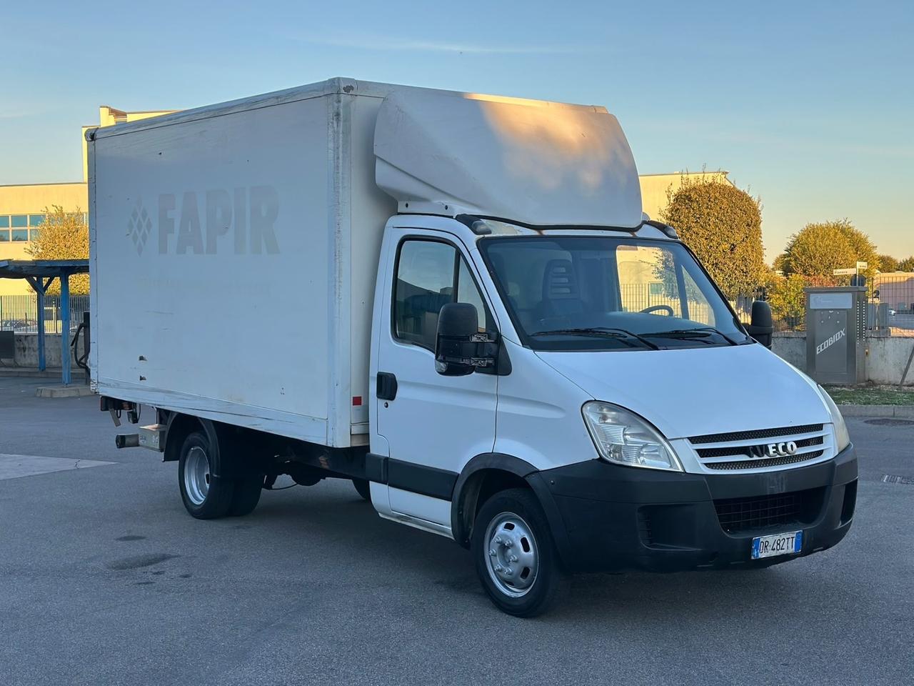 Iveco 35c15 con pedana