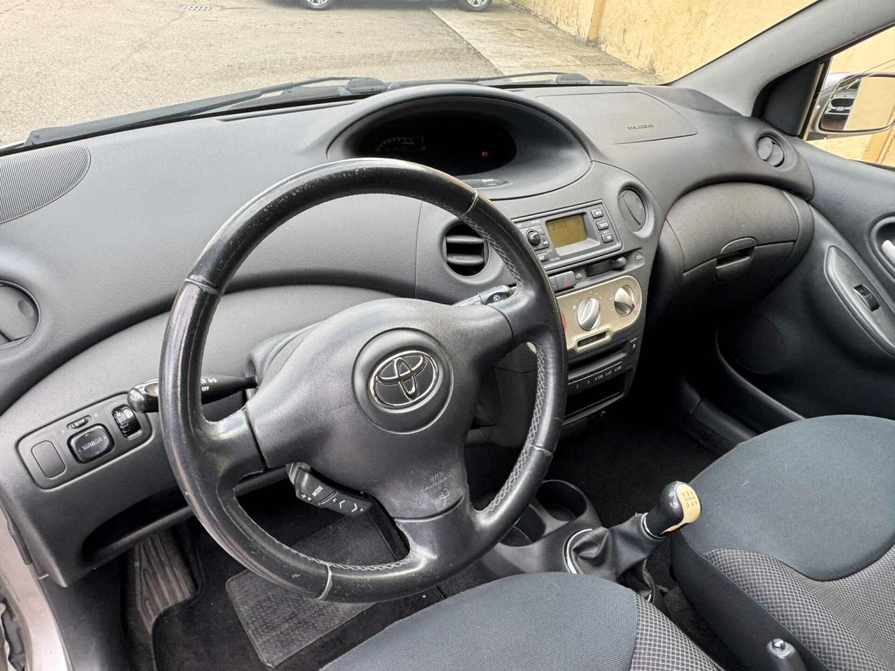 Toyota Yaris 2003 1.0 Benzina OK NEOPATENTATI