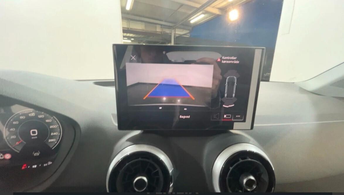 Audi Q2 35 TFSI S tronic line Edition KM 0