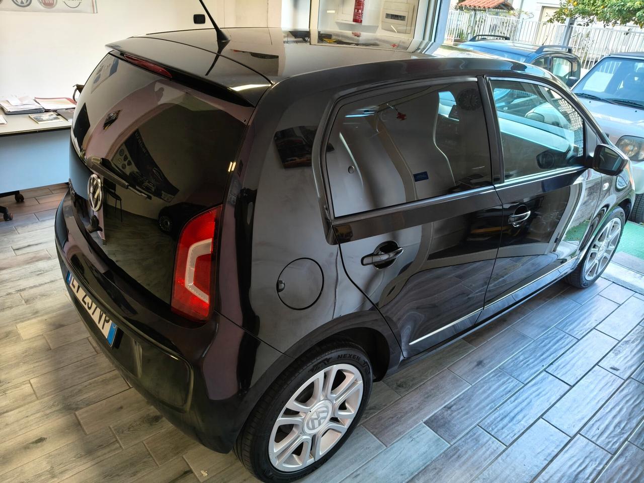 VOLKSWAGEN UP 1000 A METANO FULL OPTIONAL