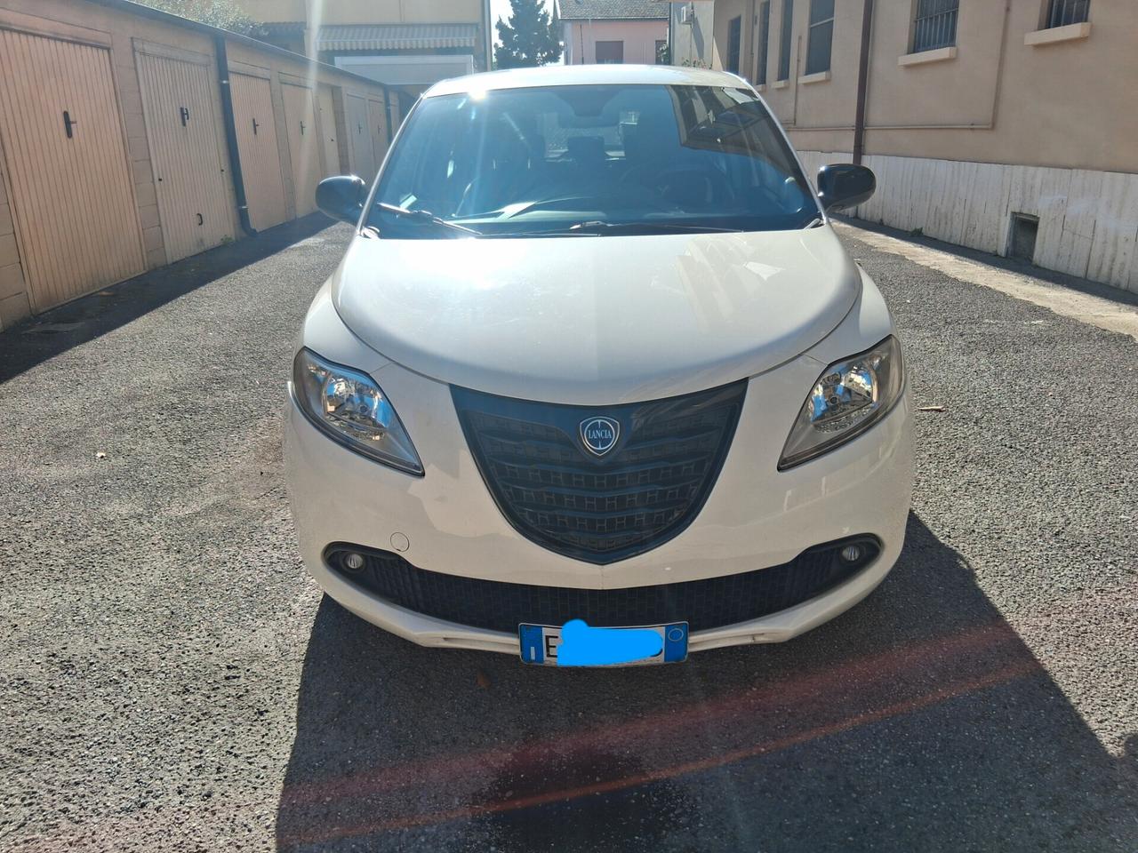 Lancia Ypsilon 1.2 69 CV 5 porte Silver
