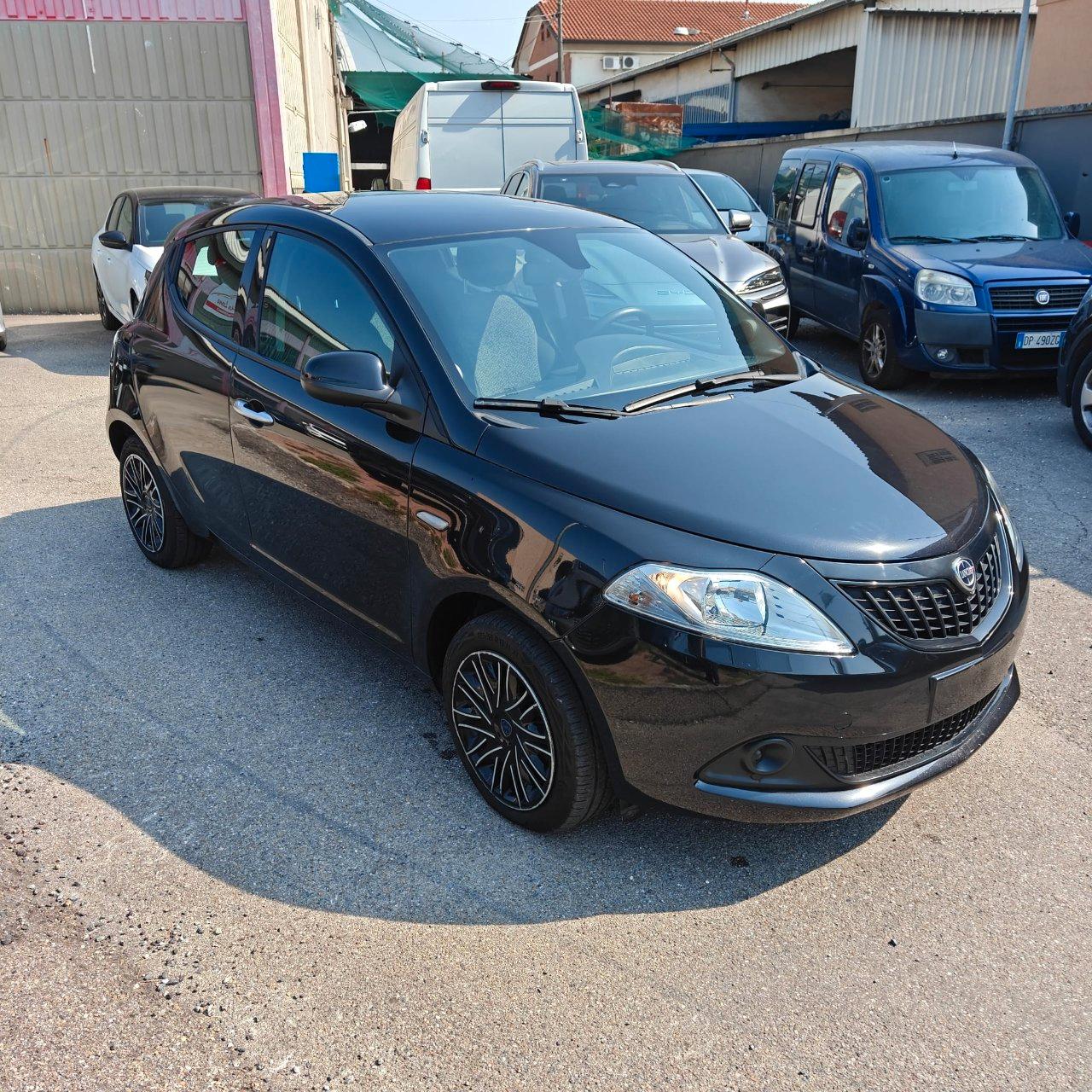 LANCIA Y Ypsilon 1.0 firefly hybrid Silver s&s 70cv