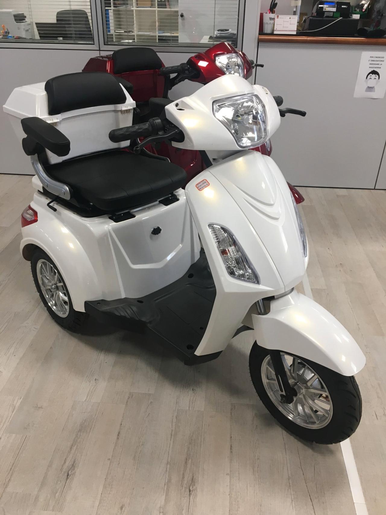 DELTA3 Scooter elettrico per anziani/disabili