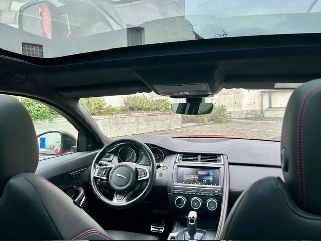 Jaguar E-Pace 2.0D 180 CV AWD R dynamic Chequered Flag