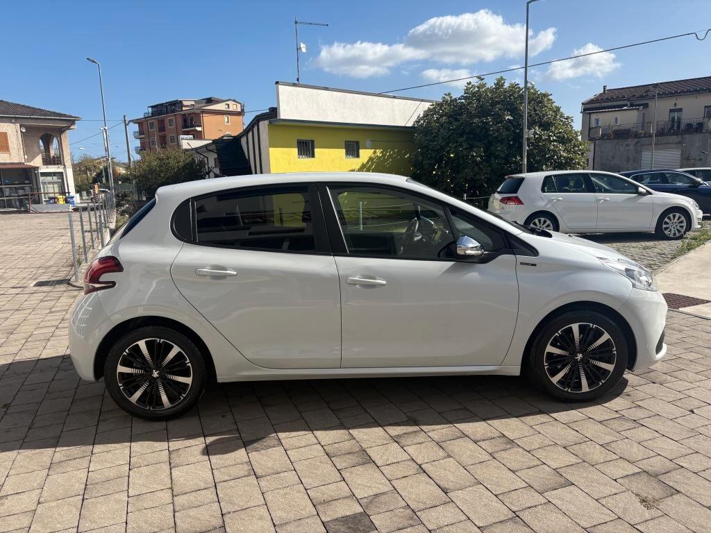 Peugeot 208 PureTech 5 porte Signature
