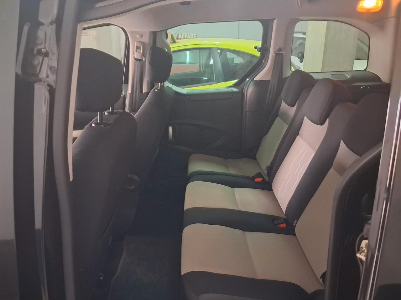 Peugeot Partner 5 posti 1.6 HDi Autocarro 2015