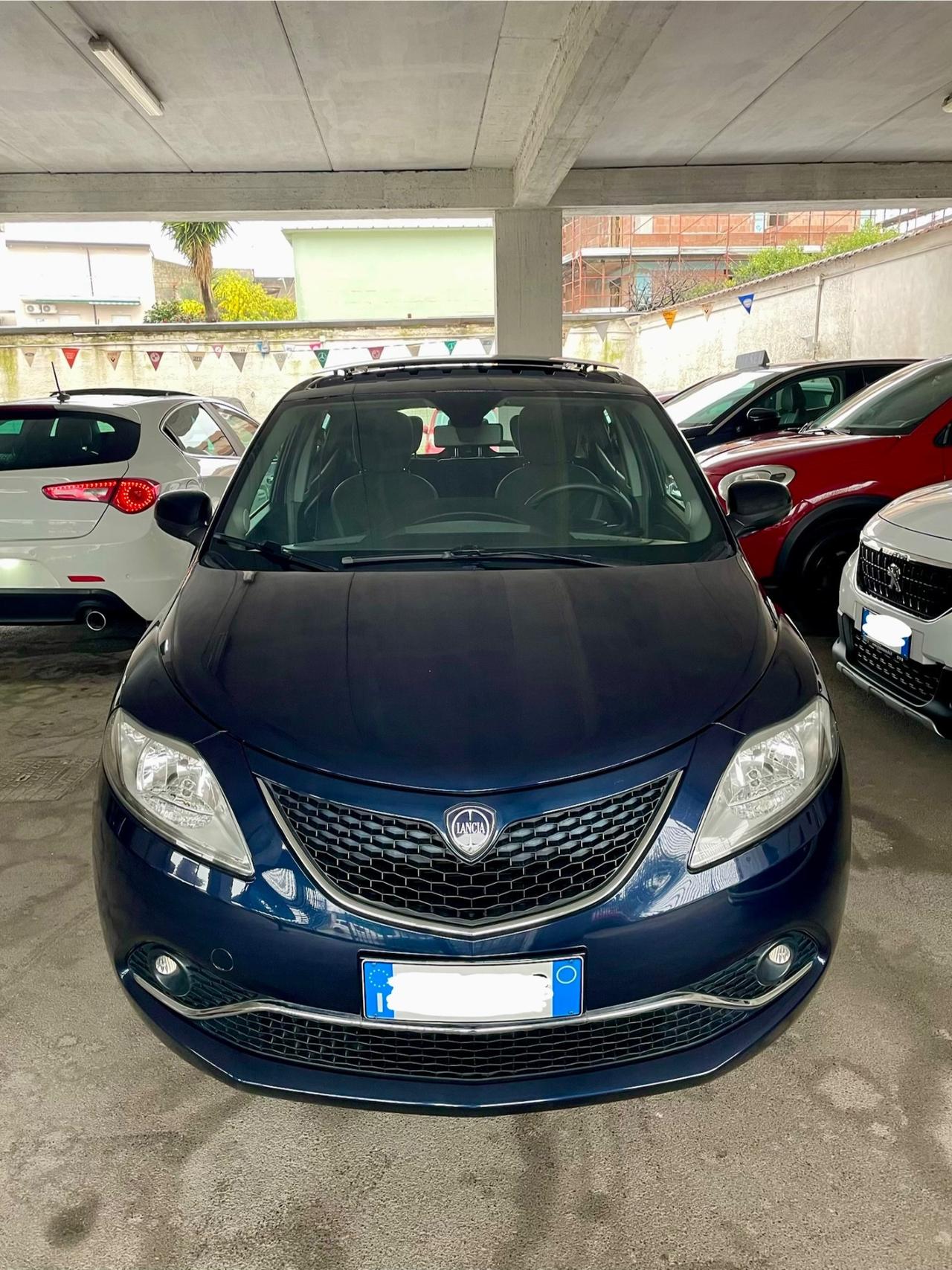 Lancia Ypsilon 1.2 69 CV 5 porte GPL Ecochic Unyca tetto nav sensori pelle