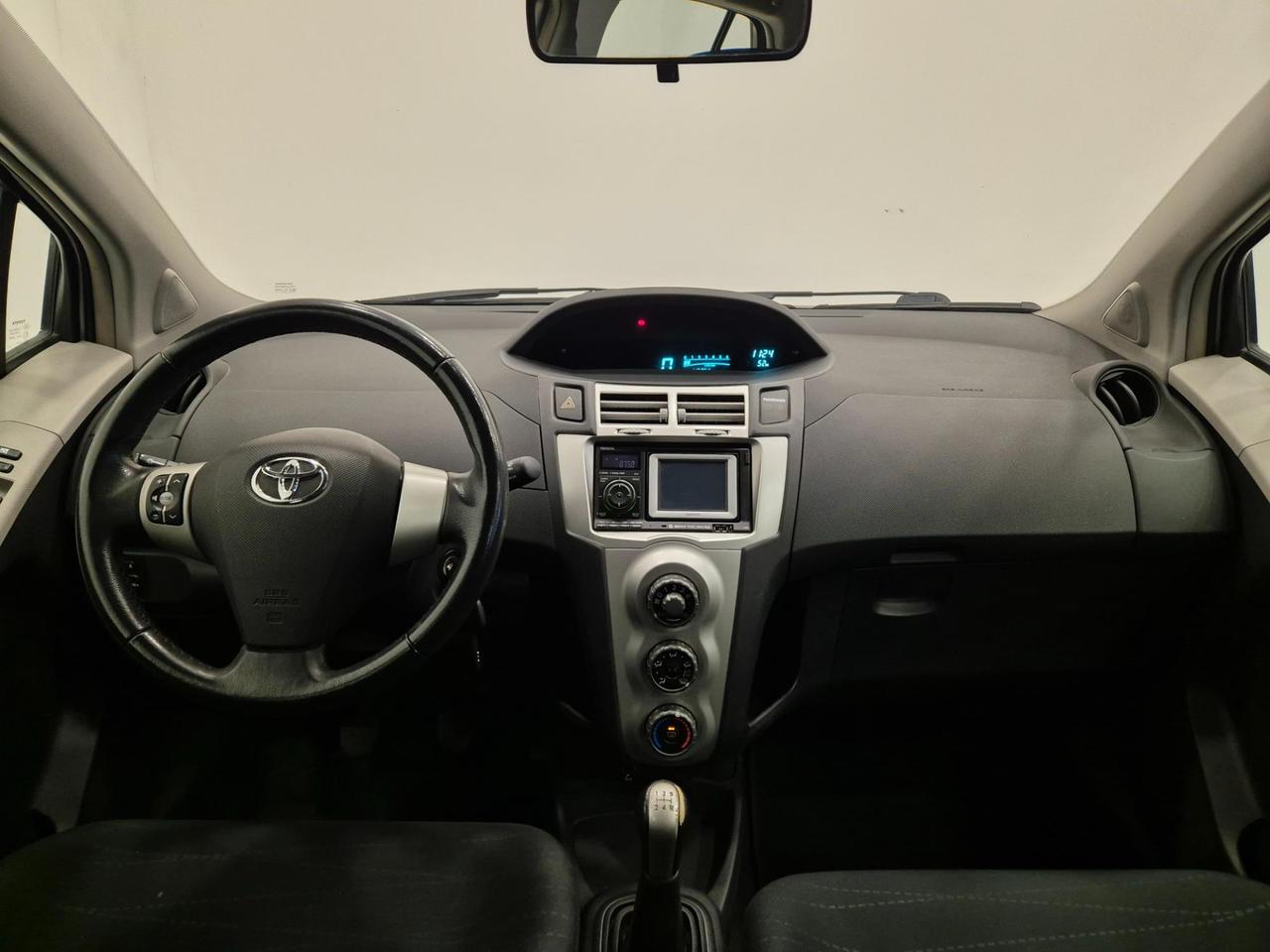 Toyota Yaris 5p 1.3 Navy - NEOPATENTATI - Navi - Clima