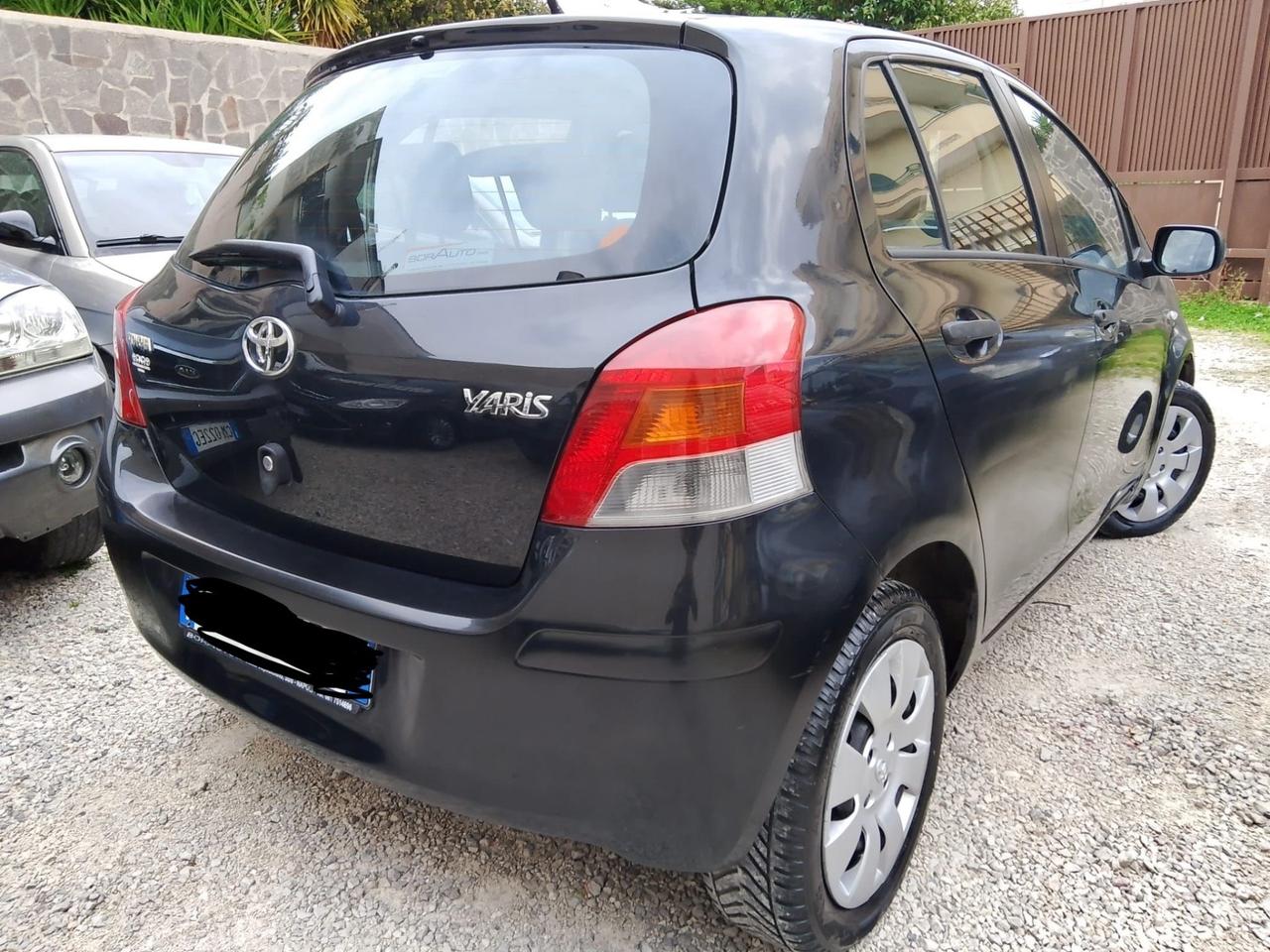 Toyota Yaris 1.0 5 porte anno 2010