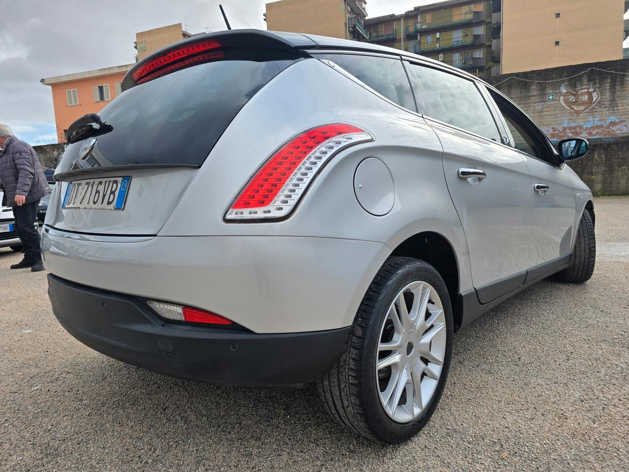 Lancia Delta 1.6 MJT 120cv doppio tetto aprib. Automat. 2009
