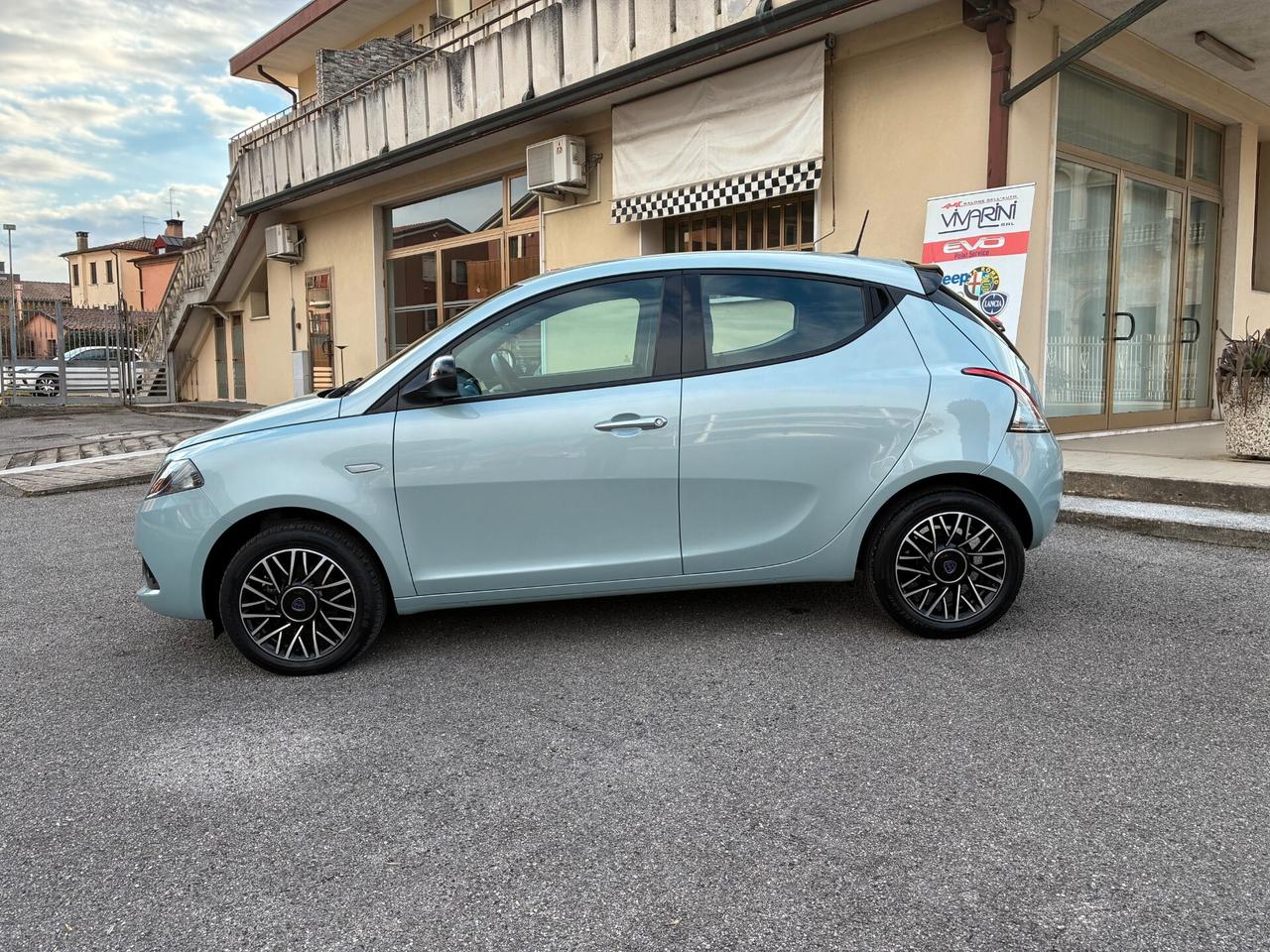 Lancia Ypsilon 1.0 FireFly Hybrid PLATINO
