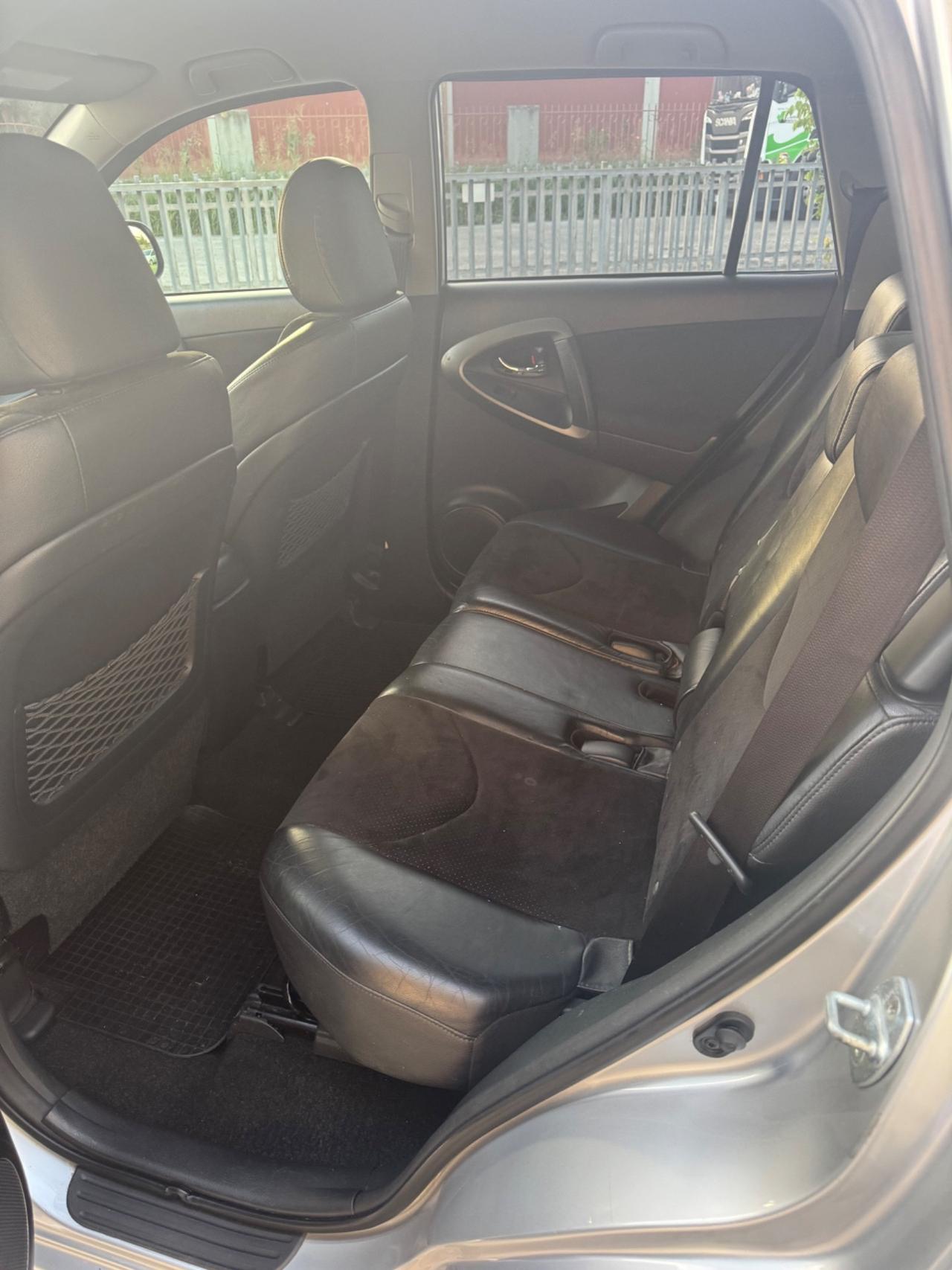 Toyota RAV 4 RAV4 Crossover 2.2 D-4D 150 CV DPF Exclusive